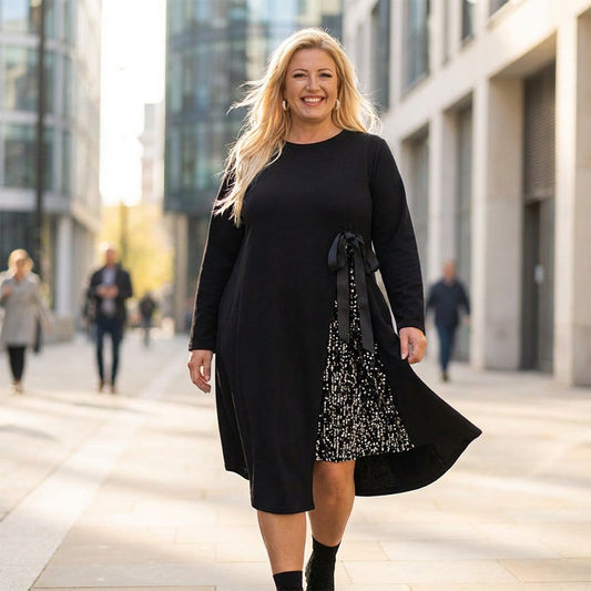 Damska sukienka z długim rękawem i wstawką z cekinów